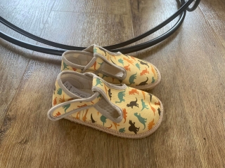 BEDA BAREFOOT TEXTILNÍ  PAPUČE DINOSAURUS - NOVÝ TVAR